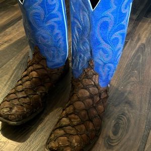 Size 9.5 top hand collection blue boots. Have been worn, but not terribly used.